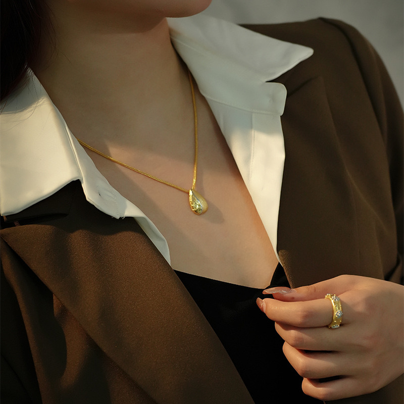 Light luxury brushed teardrop-shaped pendant necklace AL24112155