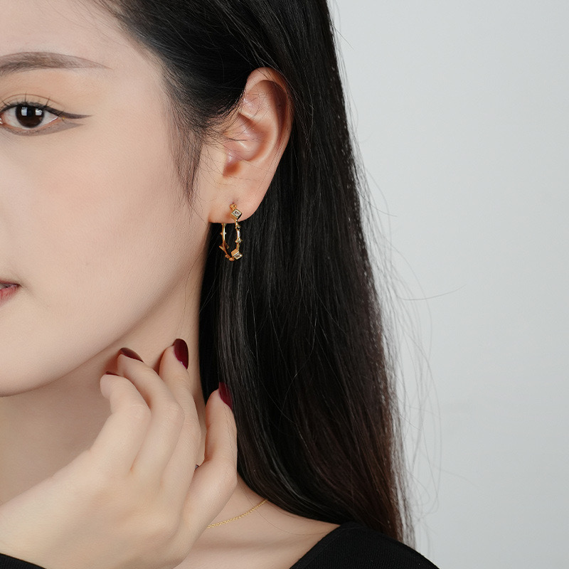 Light luxury C shape earrings AL24112208