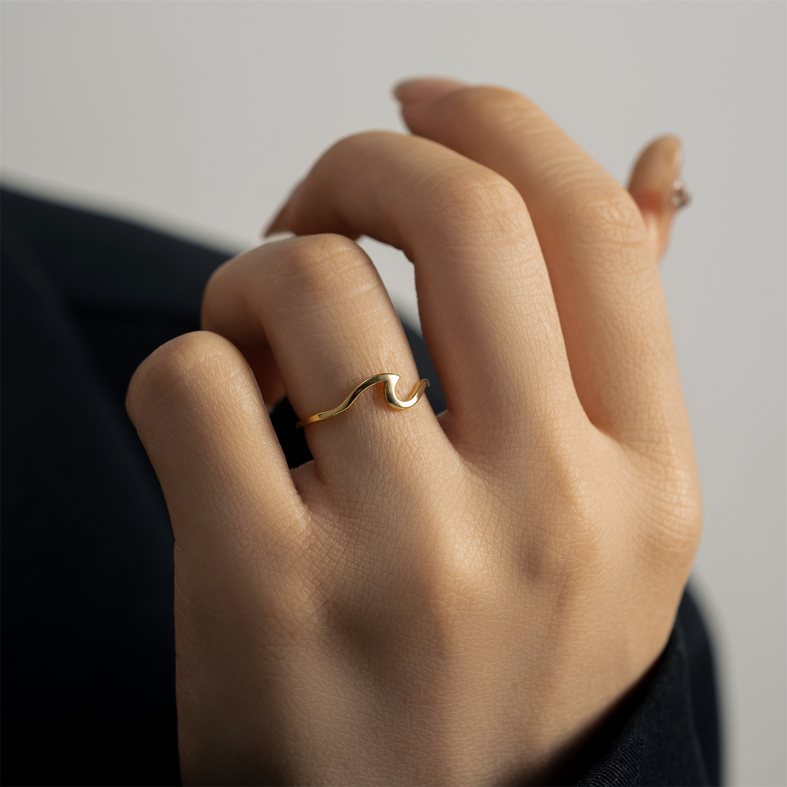 Irregular humanoid ring AL24112336