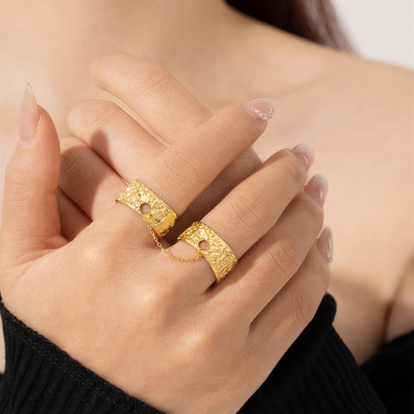 18K gold-plated personalized double ring on one hand