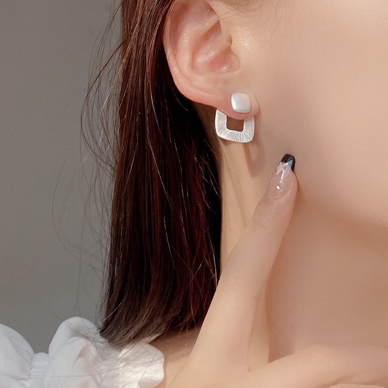 Geometric hollow temperament back hanging earrings