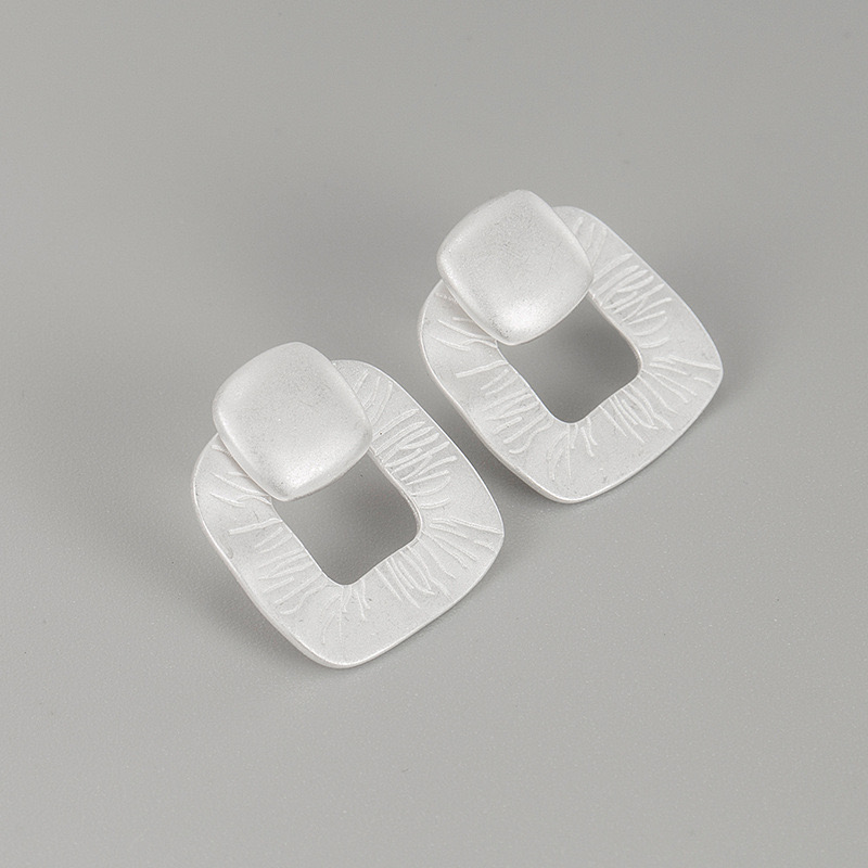 Geometric hollow temperament back hanging earrings