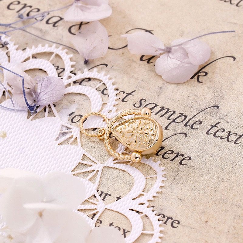 French retro style water drop pendant