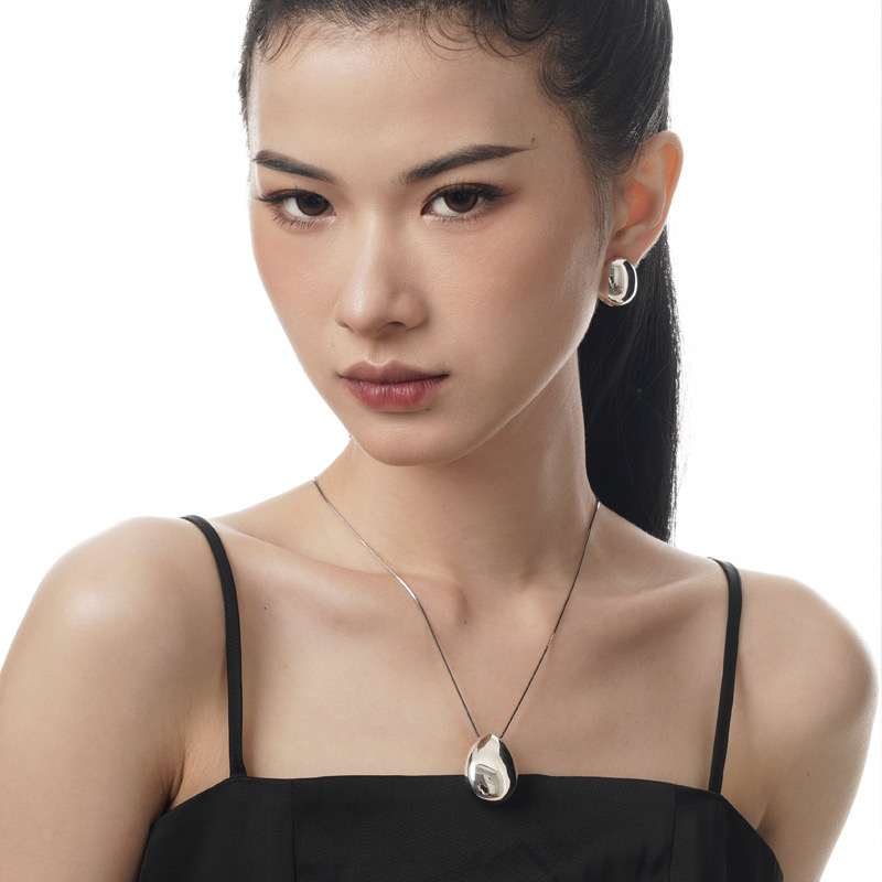 Light luxury heavy industry drop-shaped glossy silver necklace AL24110403