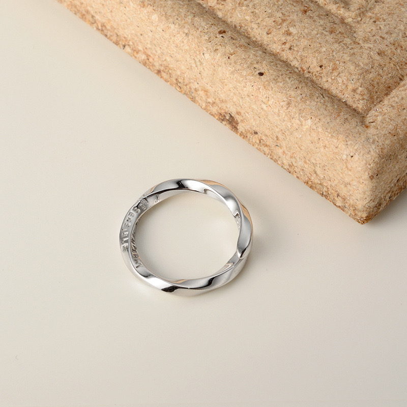Light luxury Mobius twisted square line silver ring II24111501