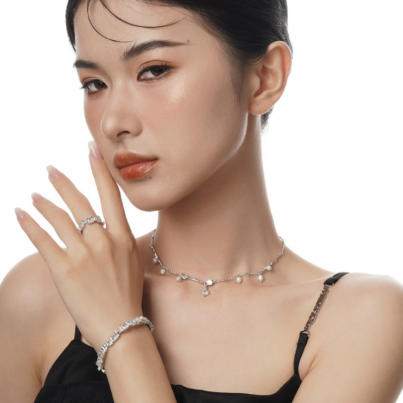 Korean style light luxury pearl silver necklace BH24111002