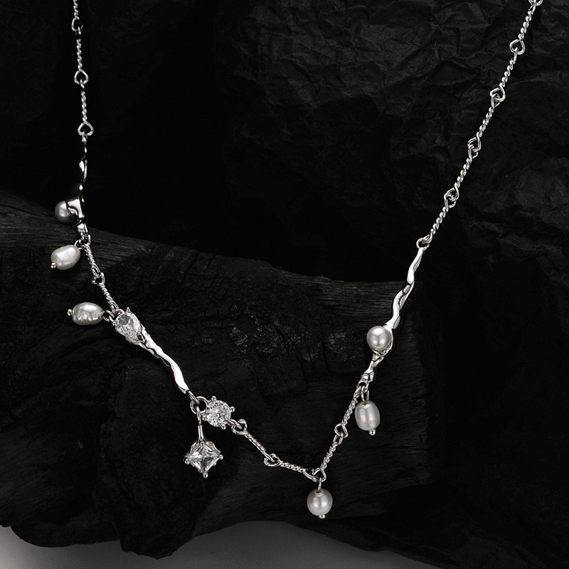Korean style light luxury pearl silver necklace BH24111002