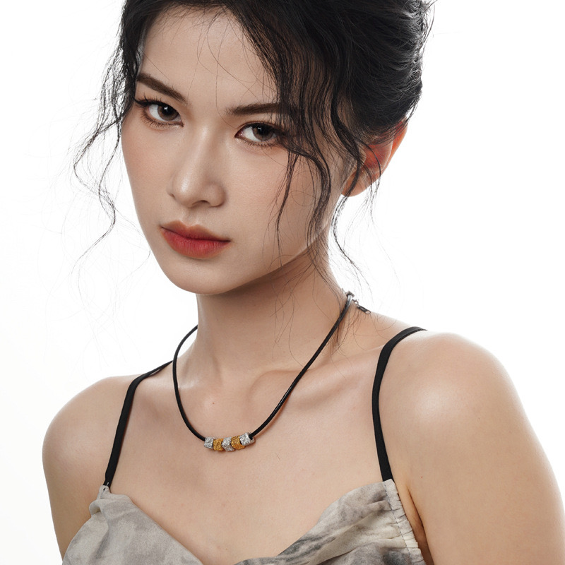 Light luxury Tang grass square brick leather rope silver necklace NN67892301