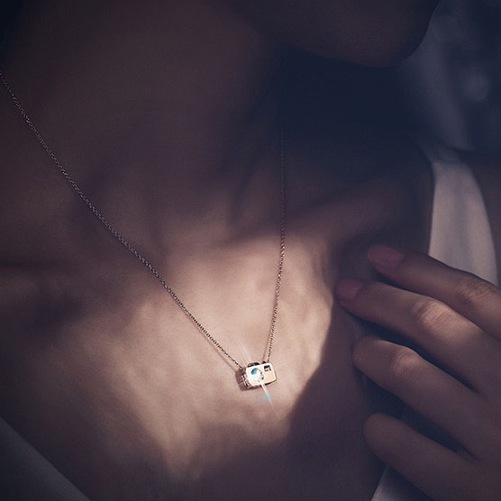Record eternity Creative camera necklace