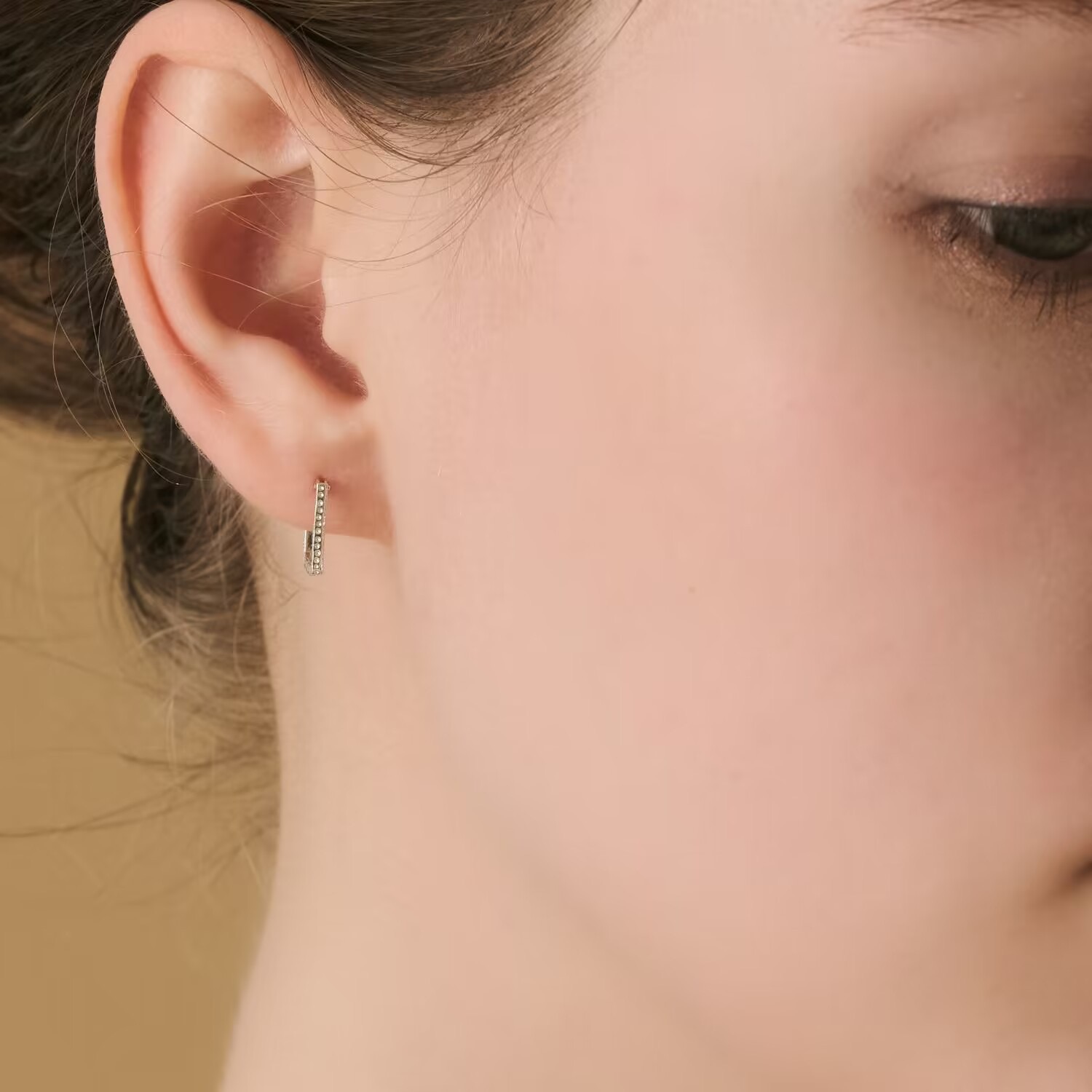 Light luxury line design earrings
