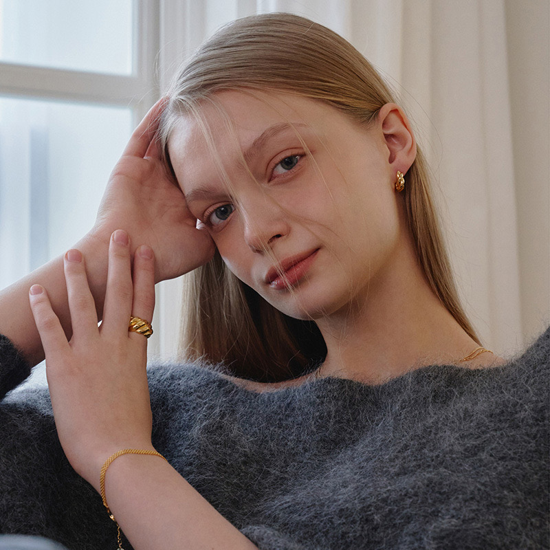 Light luxury twisted shape personality earrings NN24113006