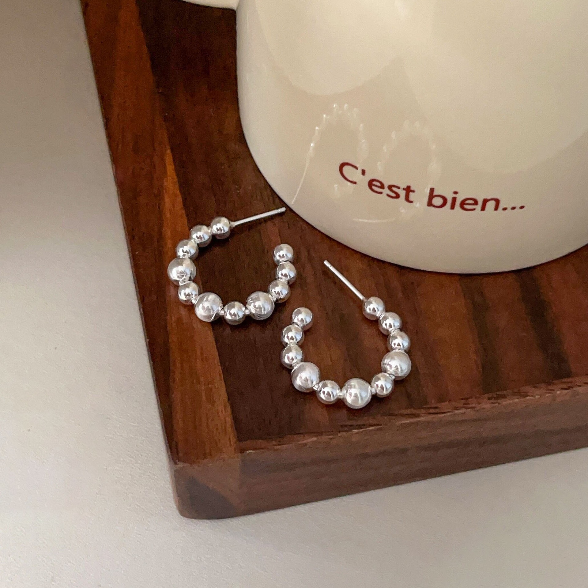 Light luxury C-shaped shiny round bead earrings NN24112914