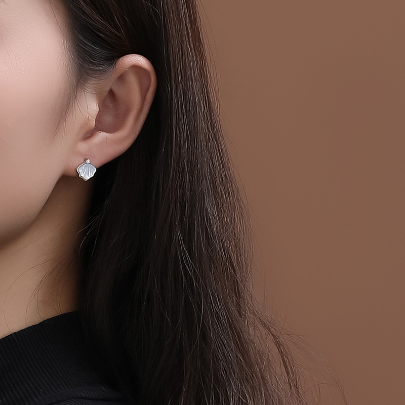 Light luxury shell design natural mother-of-pearl earrings NN24120104