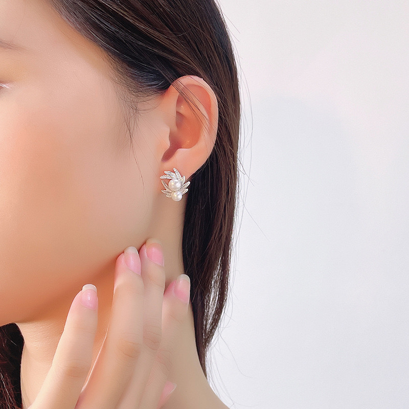 Light luxury fallen leaves earrings NN24113035