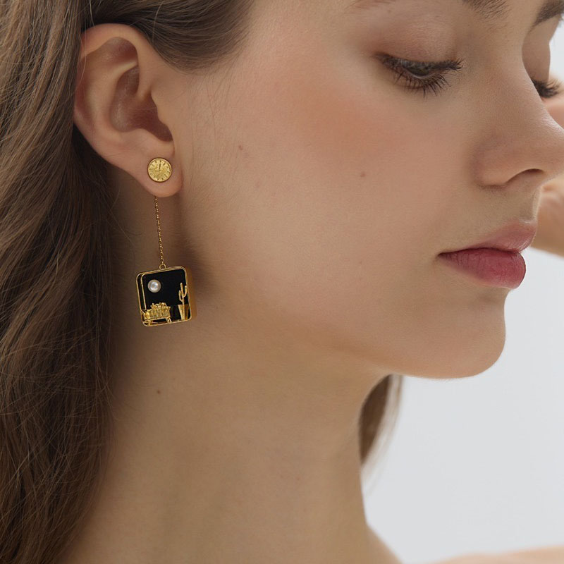 Creatively designed earrings 