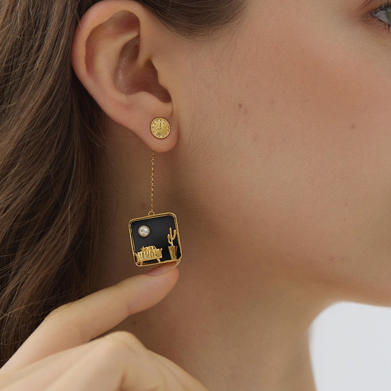 Creatively designed earrings 