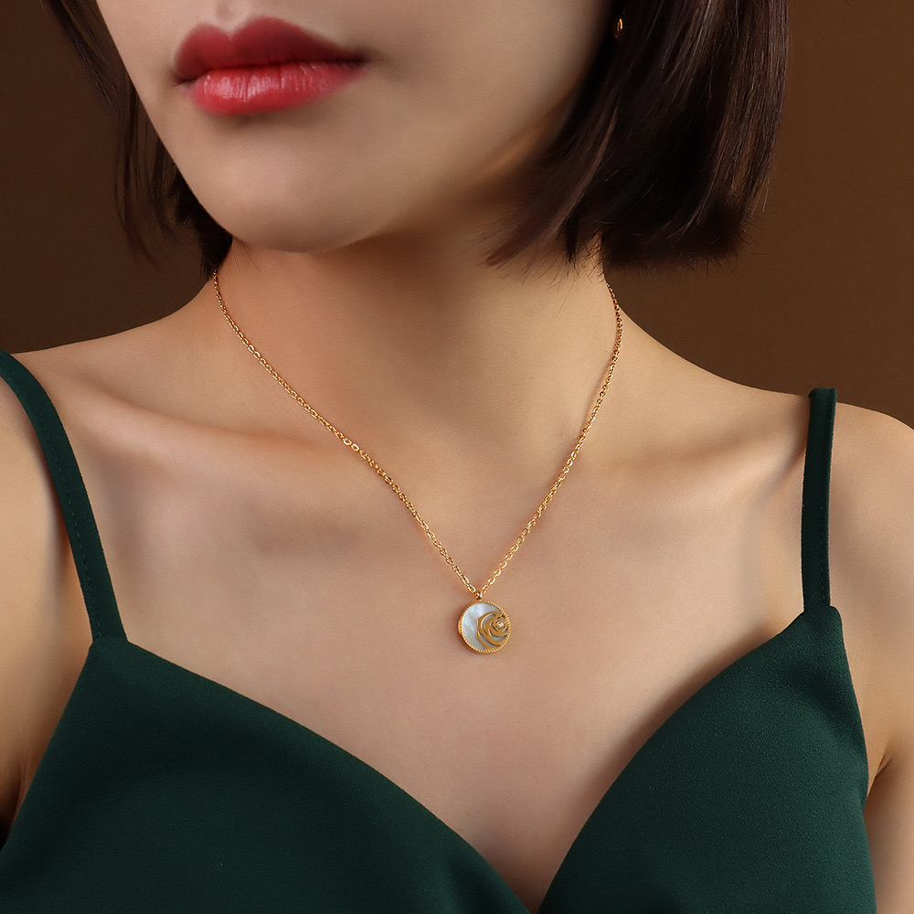 Openwork Rose fritillary Necklace