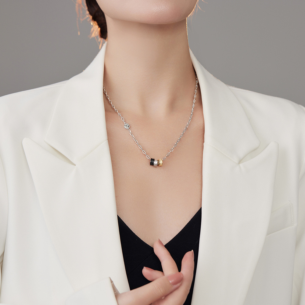 three-ring contrasting color necklace