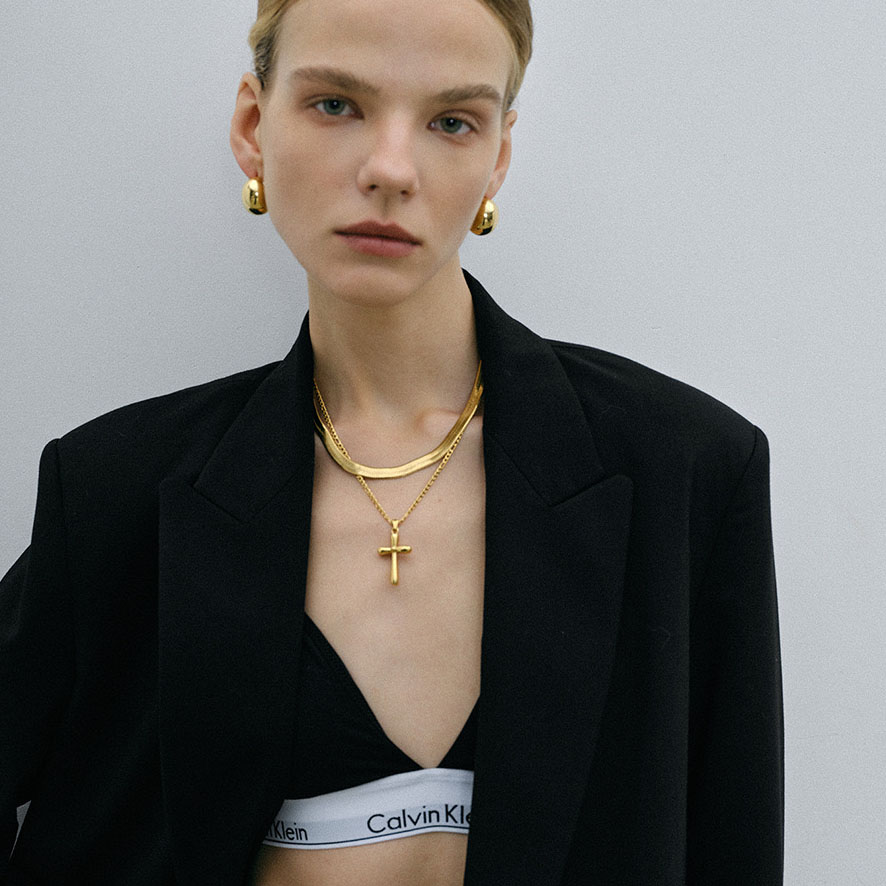 18K Simple Cross Necklace 02