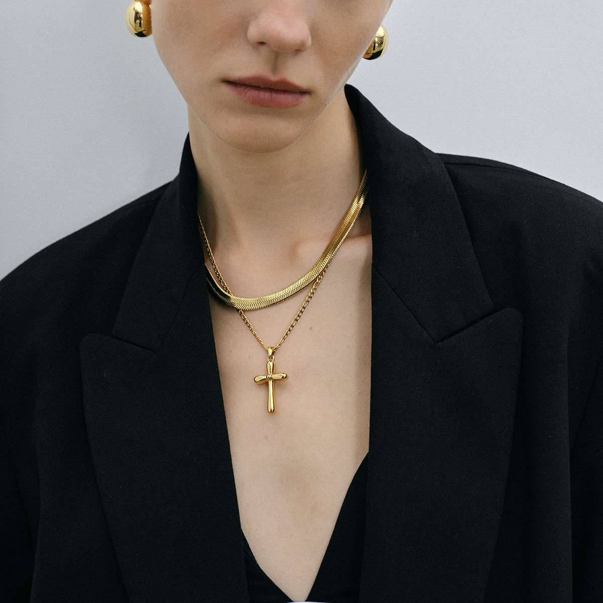 18K Simple Cross Necklace 02