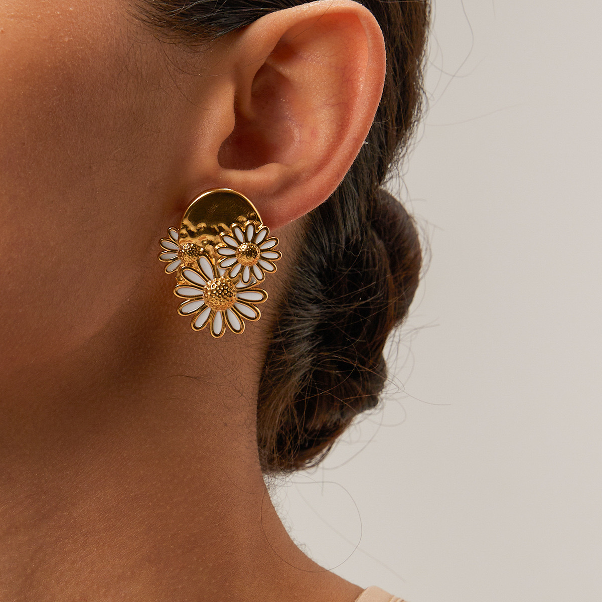 18K Daisy Earrings 01