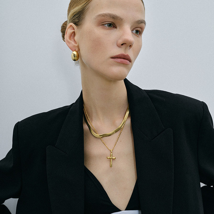 18K Simple Cross Necklace 02