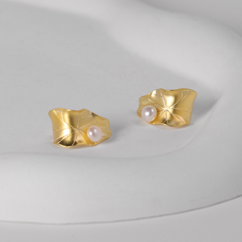 Lotus Leaf Pearl Ear Cuff