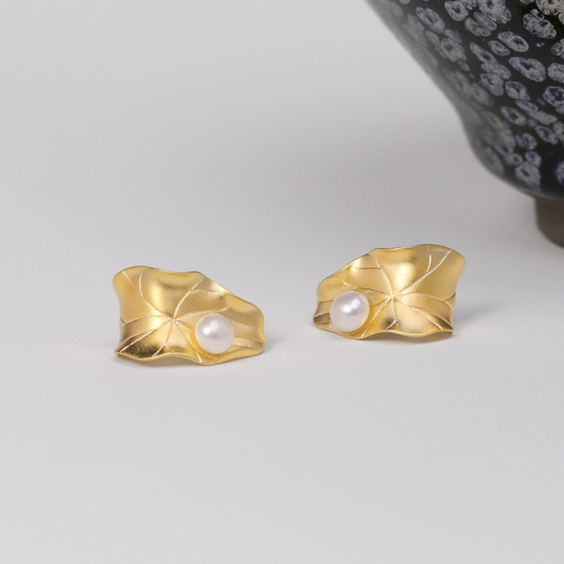 Lotus Leaf Pearl Ear Cuff