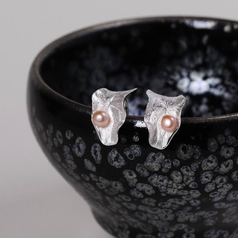 Lotus Leaf Pearl Ear Cuff