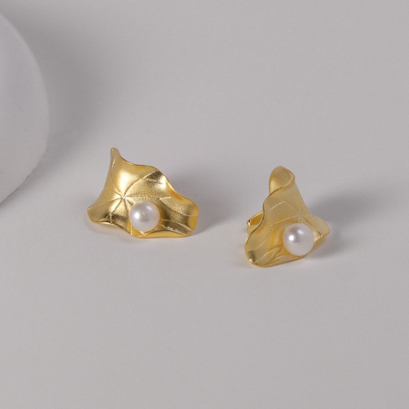 Lotus Leaf Pearl Ear Cuff