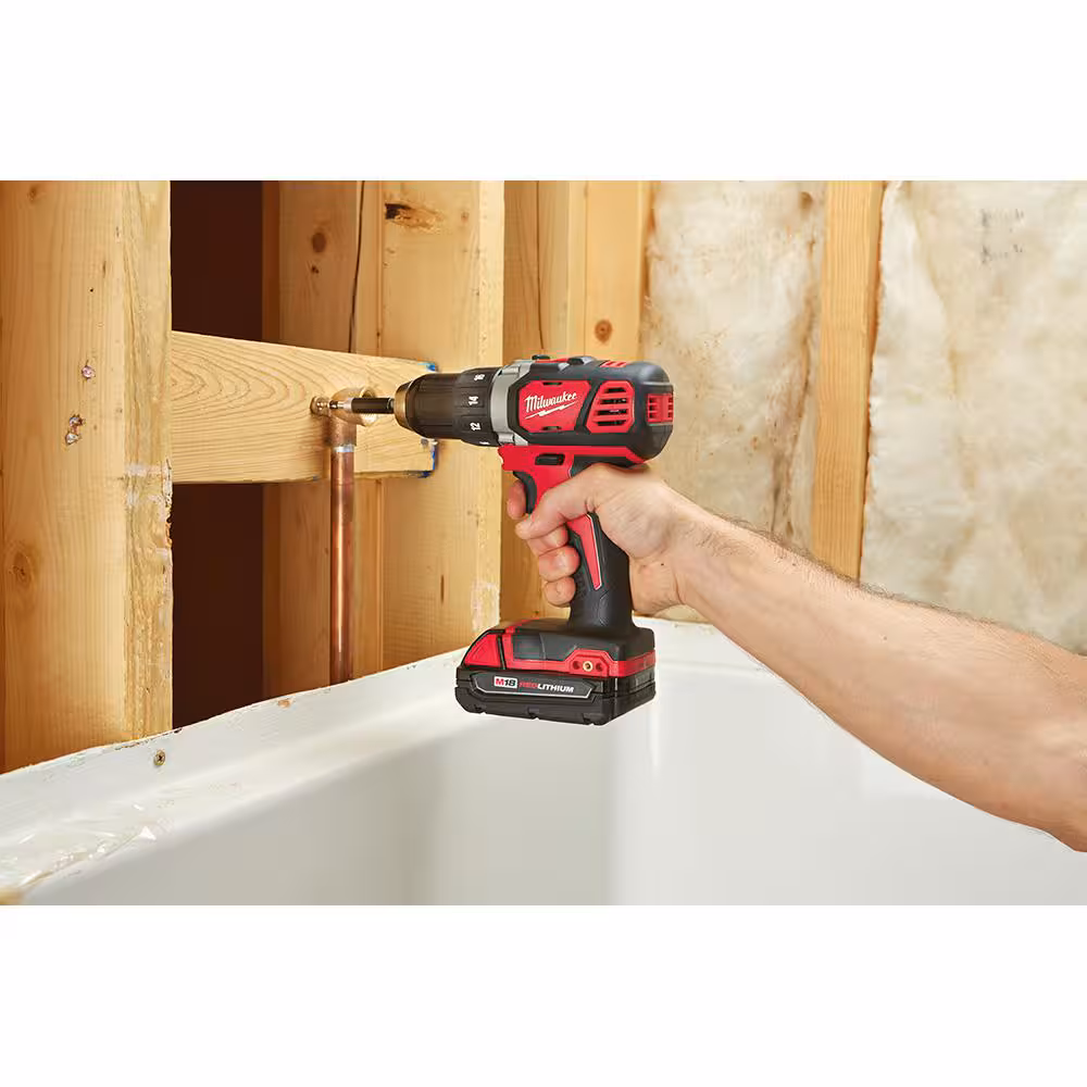 Milwaukee M18 18-Volt Lithium-Ion Cordless Combo Kit 7-Tool with 2-Batteries, Charger and Tool Bag 2695-27SH