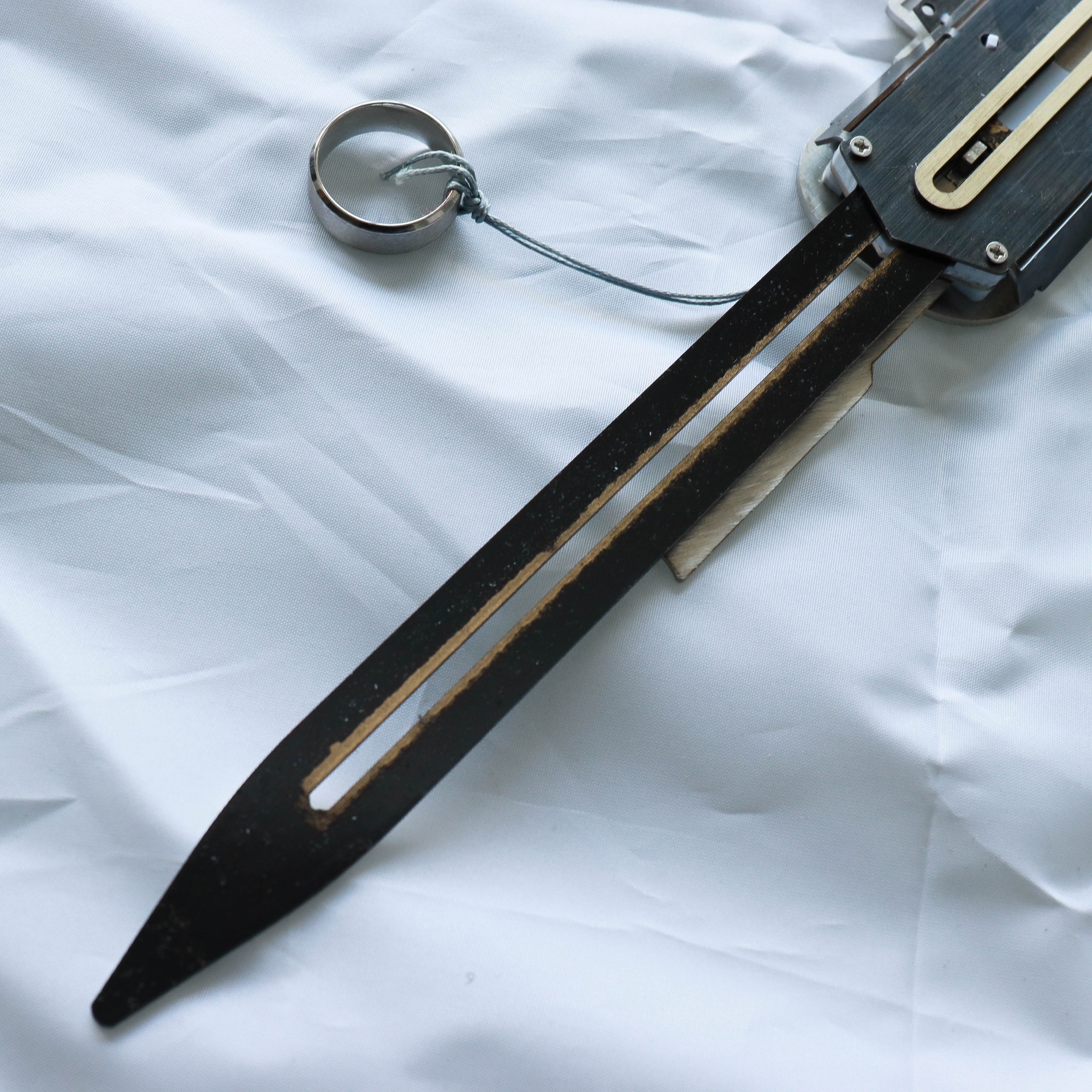 Xpropsreplica Assassins Creed Black Flag Edward Kenway's hidden blade.