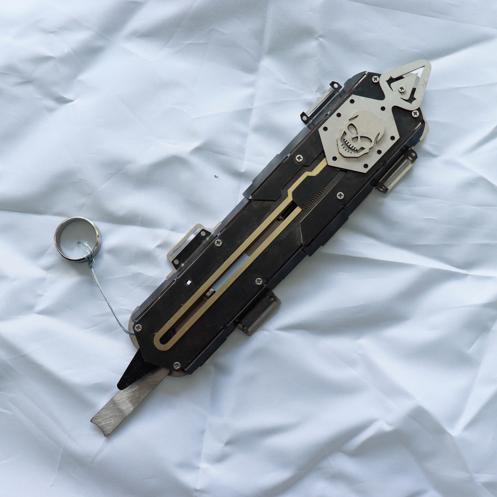 Xpropsreplica Assassins Creed Black Flag Edward Kenway's hidden blade.