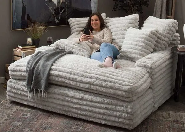 Winter Sale - Chaise Lounge With Dual Cupholders And Charging Ports