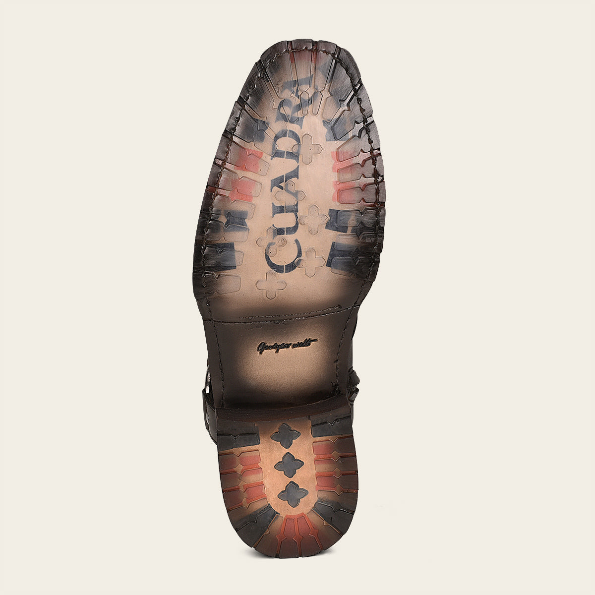 Botín en piel genuina de tiburón.