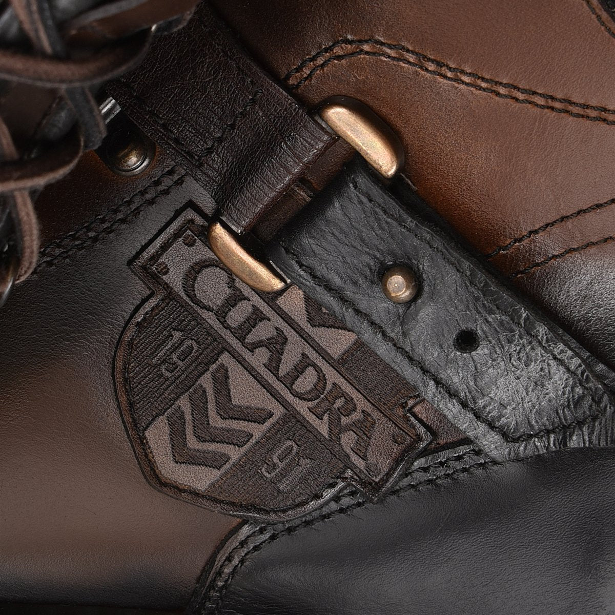 Botín en piel genuina de avestruz.