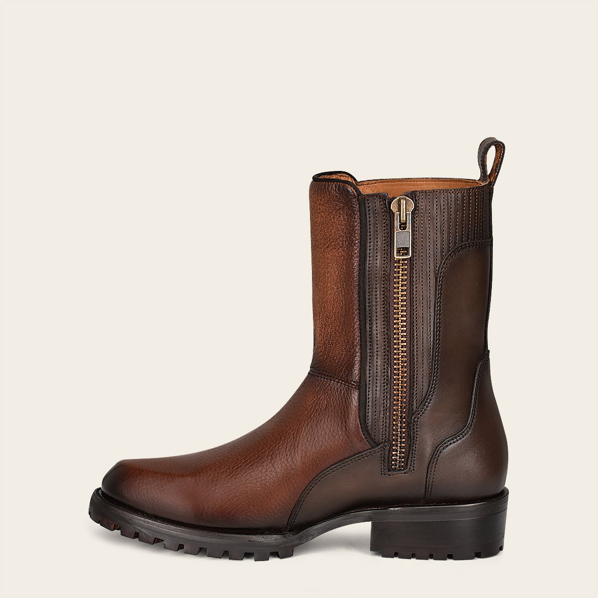 Bota urbana en piel genuina de venado.