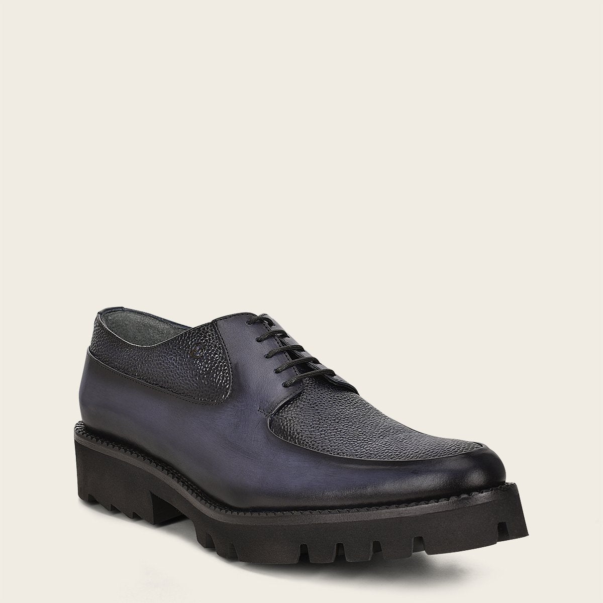 Zapatos de vestir en piel genuina.