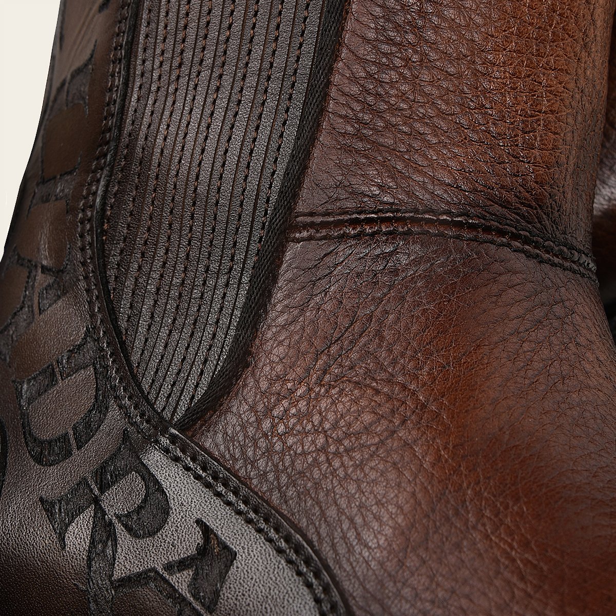 Bota urbana en piel genuina de venado.