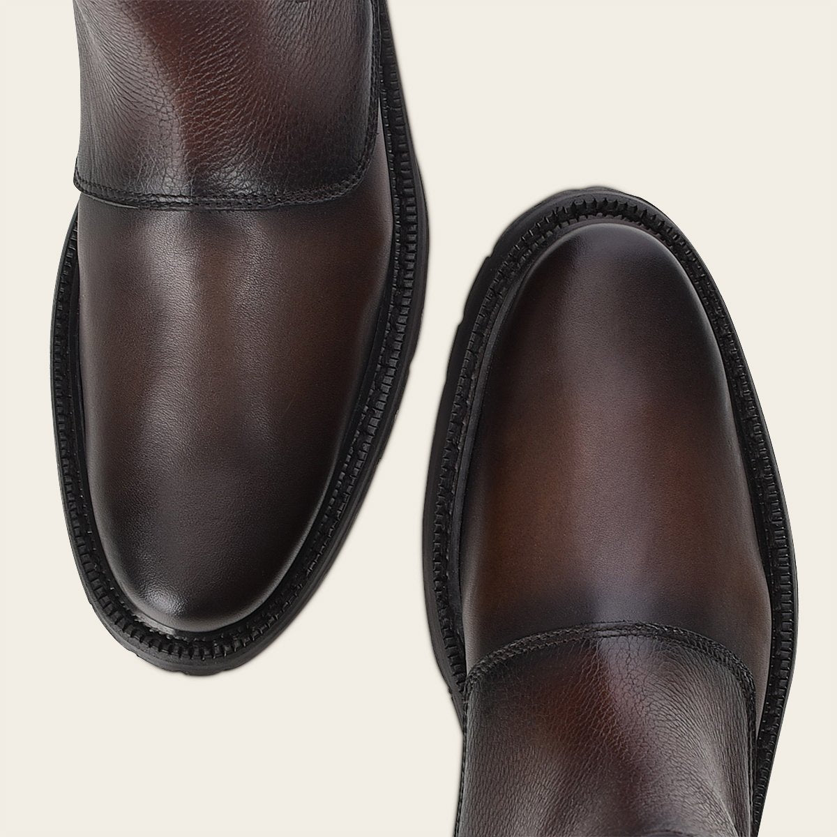 Botín para caballero en piel genuina.