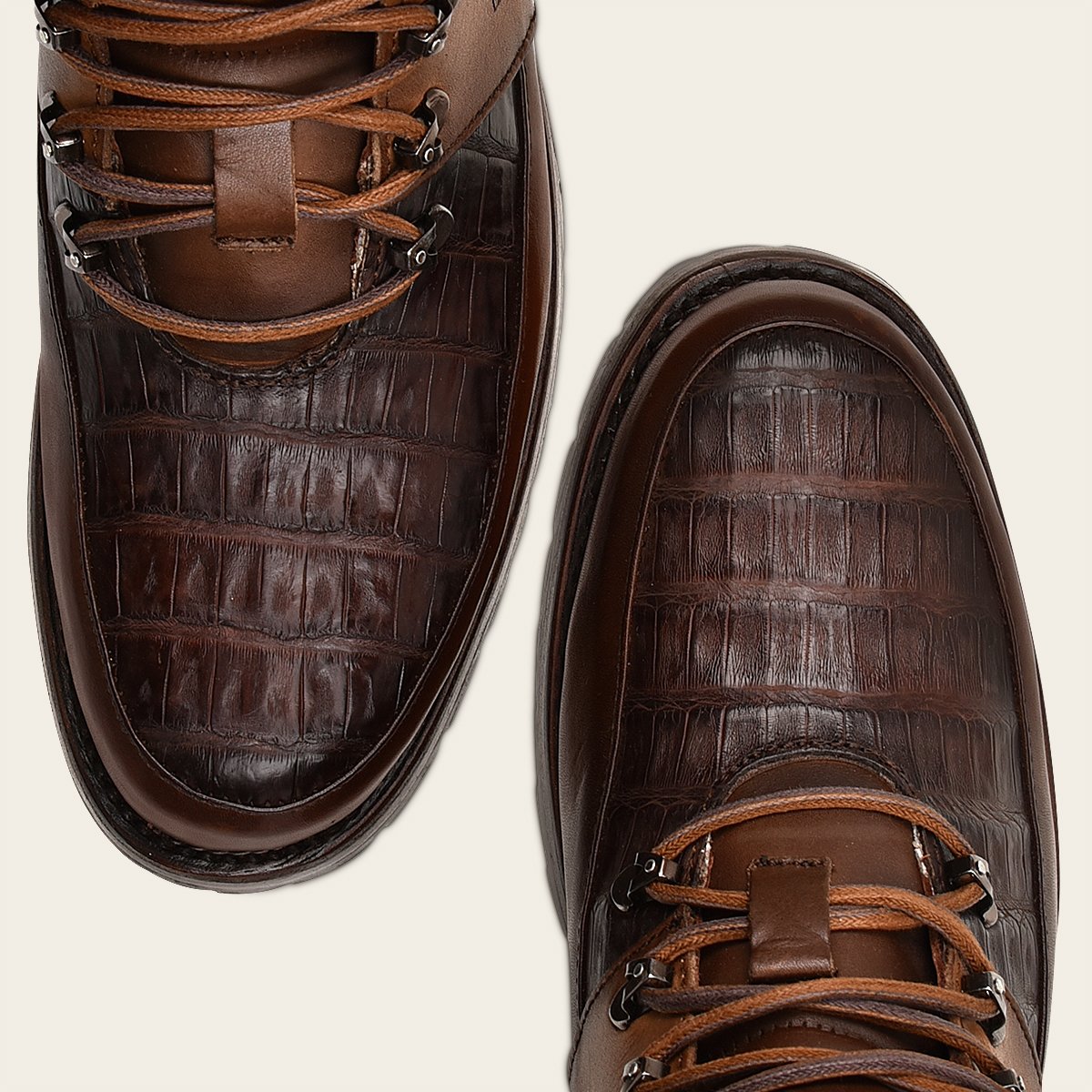 Botín urbano en piel genuina de fuscus.