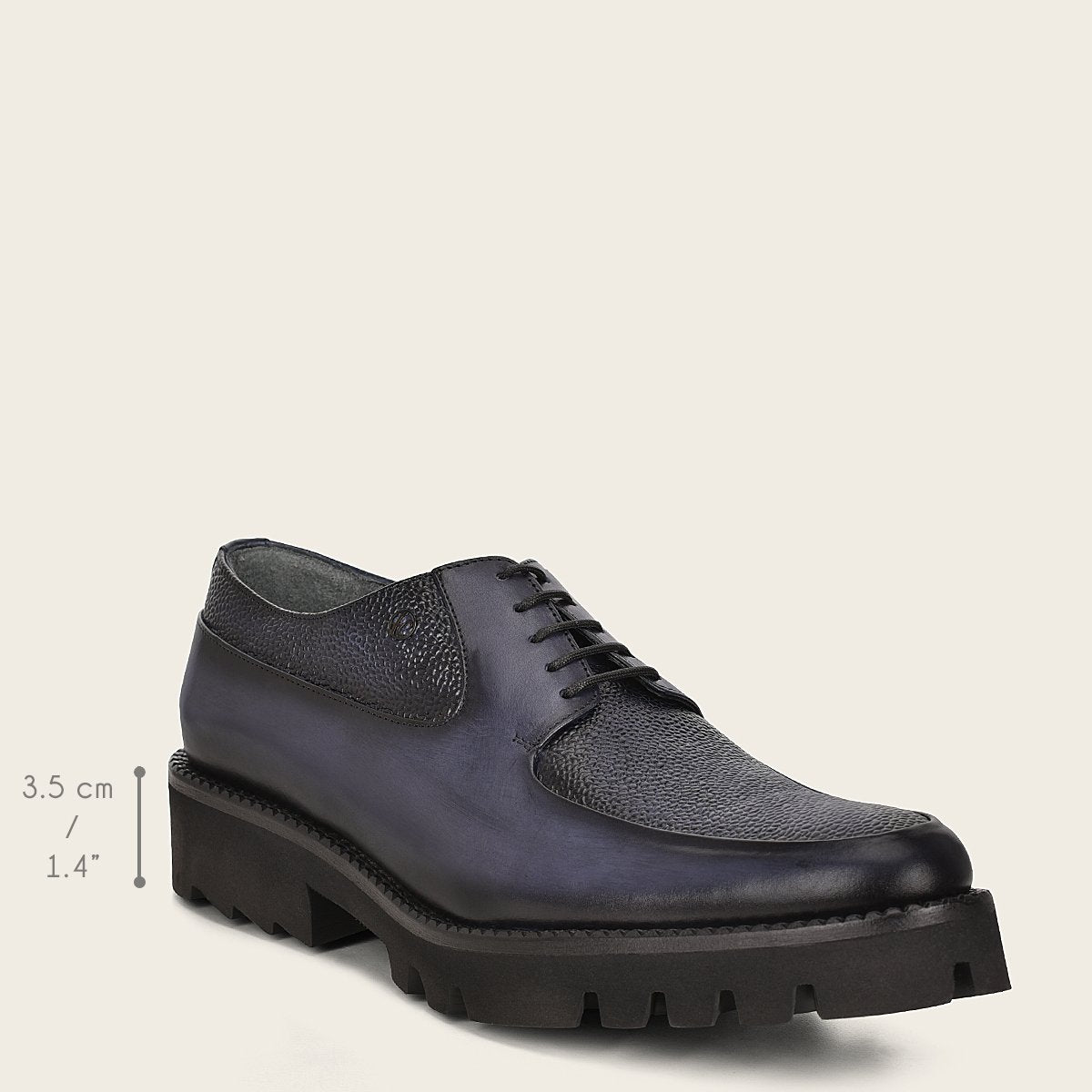 Zapatos de vestir en piel genuina.