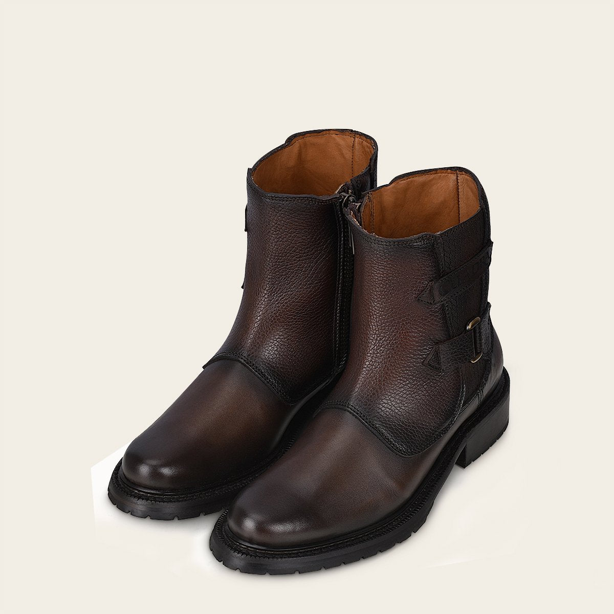 Botín para caballero en piel genuina.