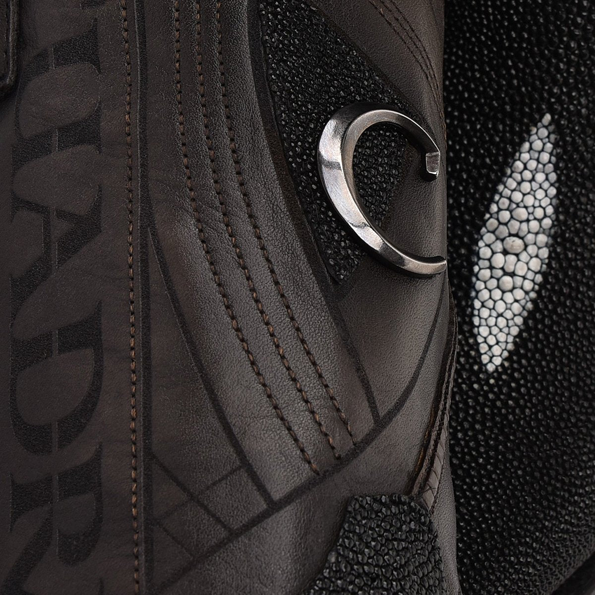 Bota vaquera en piel de mantarraya.