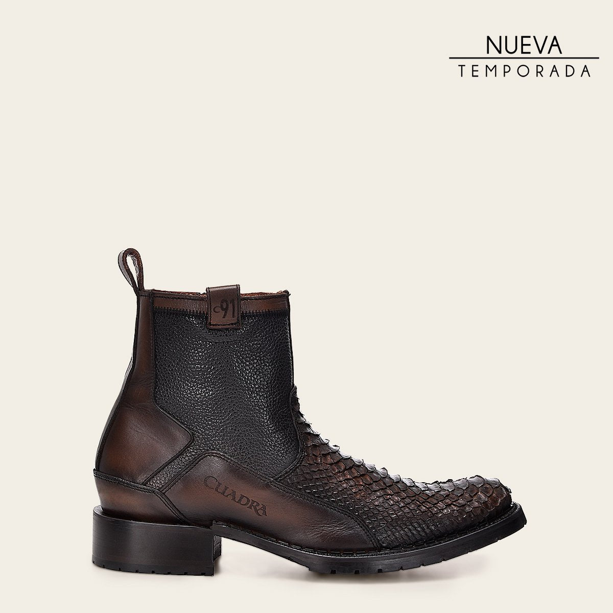 Botín urbano en piel genuina de pitón.