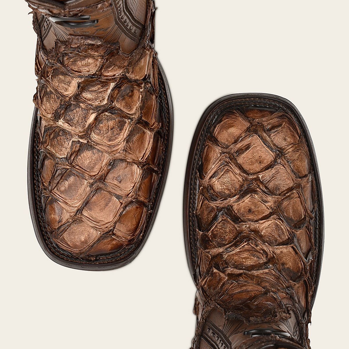 Bota rodeo en piel genuina de pirarucu.