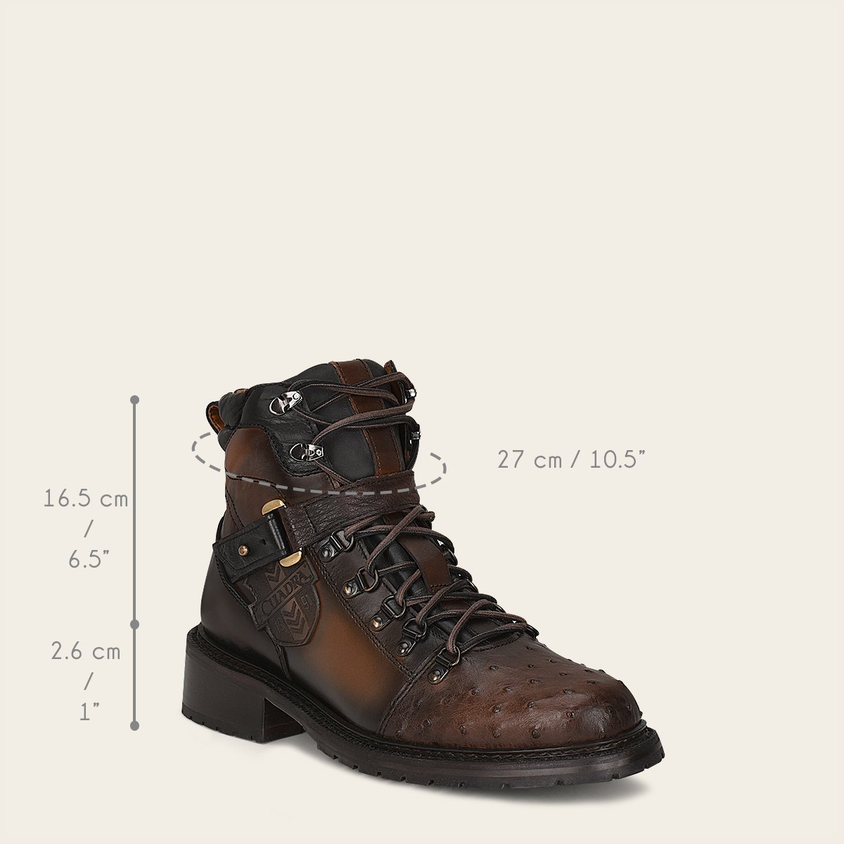 Botín en piel genuina de avestruz.