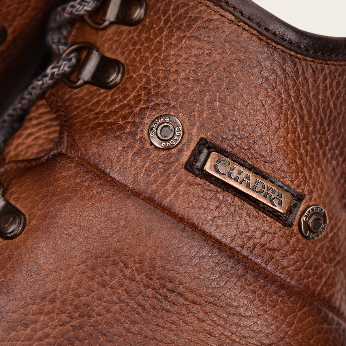 Botí­n en piel genuina de venado