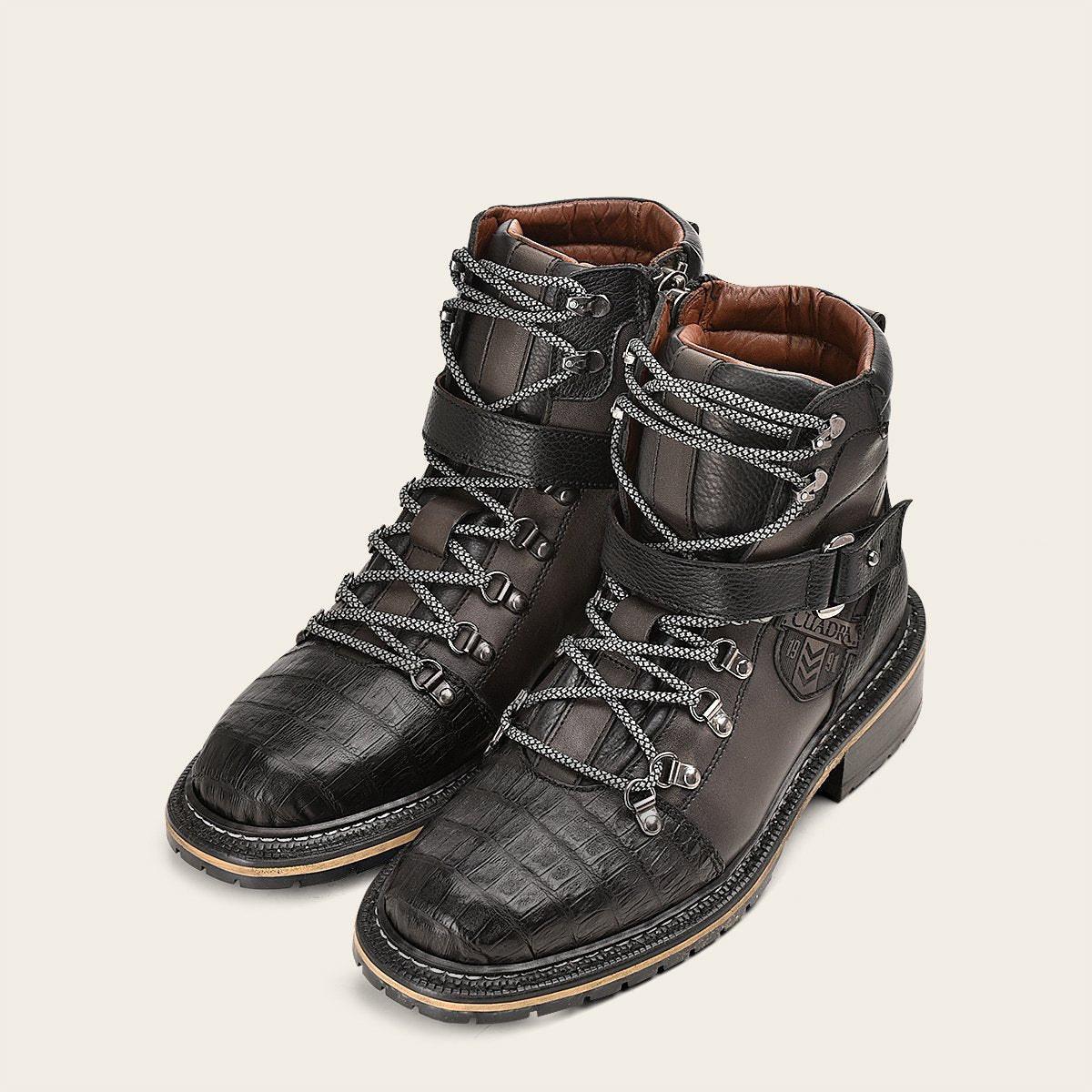 Botín urbano en piel de fuscus.