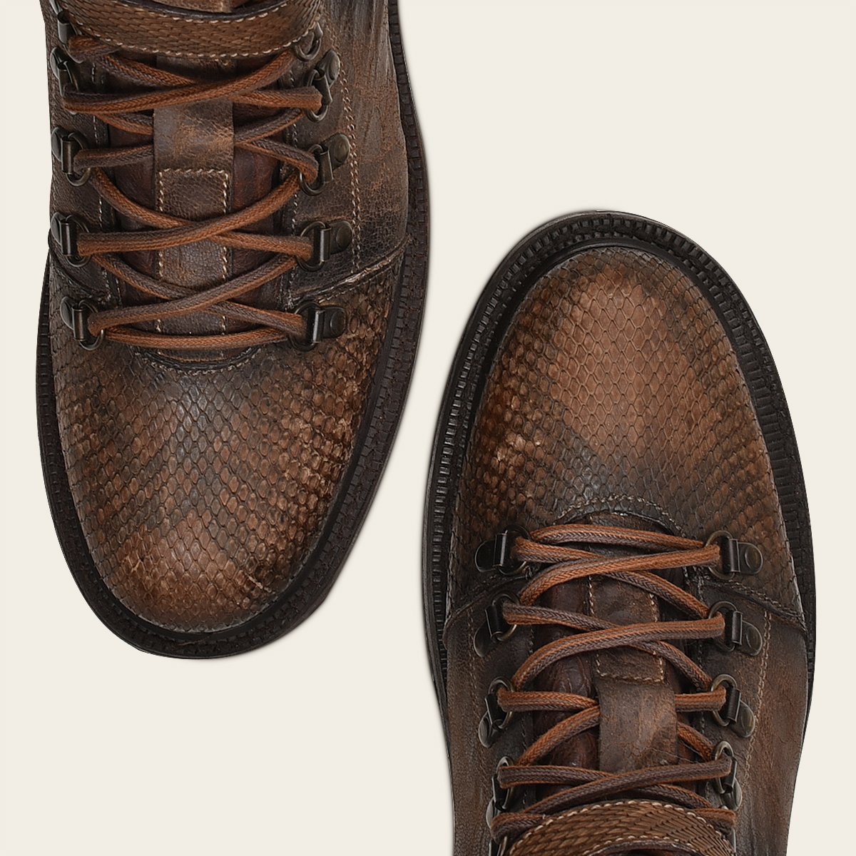 Botín en piel genuina de pitón.